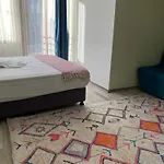 מלון Hub Flats 5*