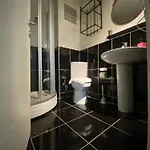 מלון Hub Flats 5*