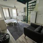 Hub Flats מלון