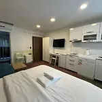 Hub Flats מלון