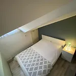 מלון Hub Flats 5*